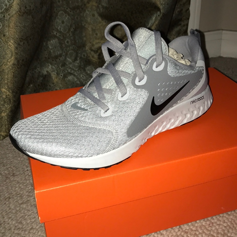 Men’s 9, Nike Legend React Shoes